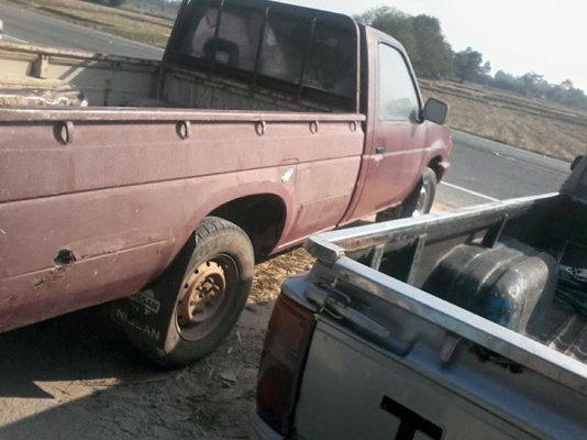 ขายนิสัน เครื่อง2700 ฝาดำ เครื่องดี. คัสชีสวยตลอดเส้นรับรองได้. ภายในสวย  รถพร้อมใช้. ภาสี57 ราคา39000 สนใจ0930693225 สารคาม