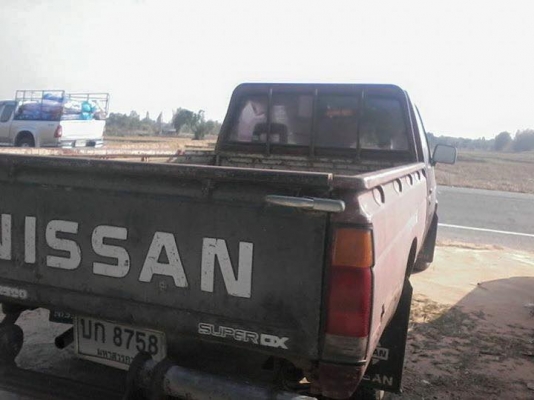 ขายนิสัน เครื่อง2700 ฝาดำ เครื่องดี. คัสชีสวยตลอดเส้นรับรองได้. ภายในสวย  รถพร้อมใช้. ภาสี57 ราคา39000 สนใจ0930693225 สารคาม