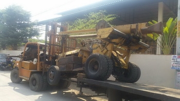 กำลัง ยกลงจากรถครับ สำหรับ รถตอกคอนกรีต ตอกพื้นถนน ARROW HJ1250 มือสองญี่ปุ่นครับ กำลัง ยกลงจากรถครับ สำหรับ รถตอกคอนกรีต ตอกพื้นถนน ARROW HJ1250 มือสองญี่ปุ่นครับ