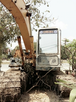 ขายรถแบคโฮ KOMATSU PC100-5 ช่วงล่างใหม่ ไม่มีเอกสาร ไม่มีระบบไฟ คอลโทรลยาว ราคา 620000