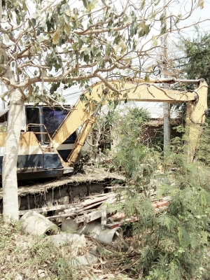 ขายรถแบคโฮ KOMATSU PC100-5 ช่วงล่างใหม่ ไม่มีเอกสาร ไม่มีระบบไฟ คอลโทรลยาว ราคา 620000