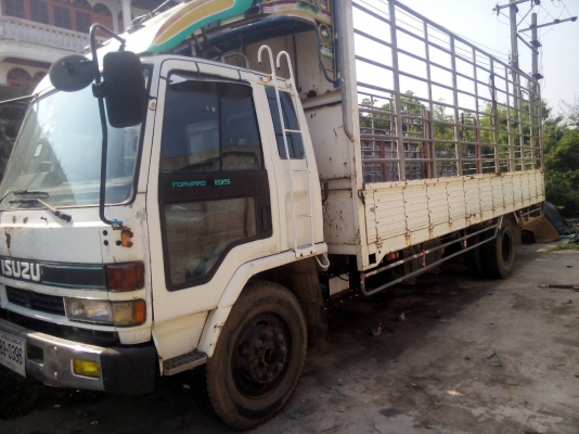 หกล้อ อีซูซุ ร็อก145 ช่วงยาว 7.30ม แอร์ พ.เวอร์ ทิฟฟี ยาง900 สภาพดีพร้อมใช้ ทะเบียนพร้อมโอน