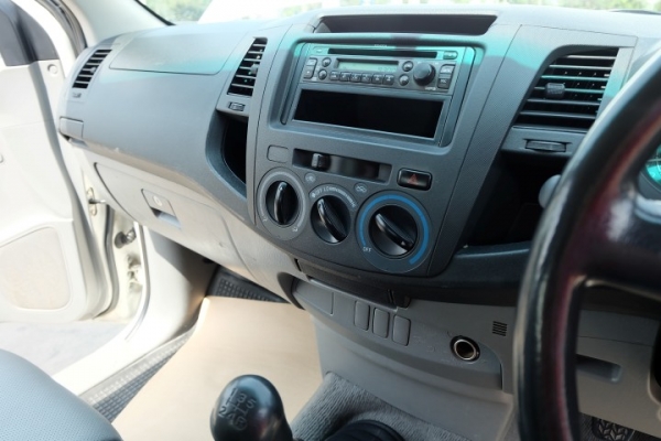 TOYOTA HILUX VIGO 2.5E X-TRA CAB เกียร์ธรรมดา TOYOTA HILUX VIGO 2.5E X-TRA CAB เกียร์ธรรมดา