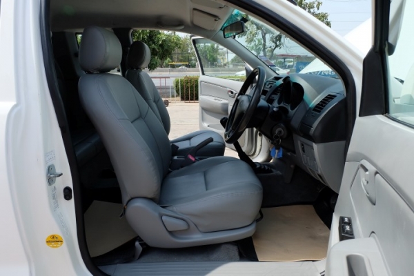 TOYOTA HILUX VIGO  2.5E X-TRA CAB  เกียร์ธรรมดา