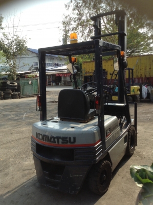 +++ ขายโฟล์คลิฟท์  KOMATSU FD15  ขนาด  1.5  ตัน (รถนอก  สภาพ 90\%)    เครื่องยนต์ดีเซล  เสา  4.5  เมตร  เกียร์ออโตเมติค   งา 1,220  มม.  ยางตัน
