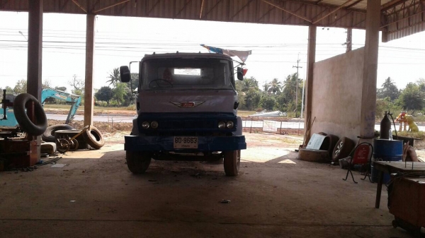 ขายหกล้อดั้ม ไม่มีทะเบียน 270.000- โทร0895770265