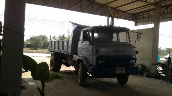 ขายหกล้อดั้ม ไม่มีทะเบียน 270.000- โทร0895770265