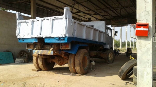 ขายหกล้อดั้ม ไม่มีทะเบียน 270.000- โทร0895770265