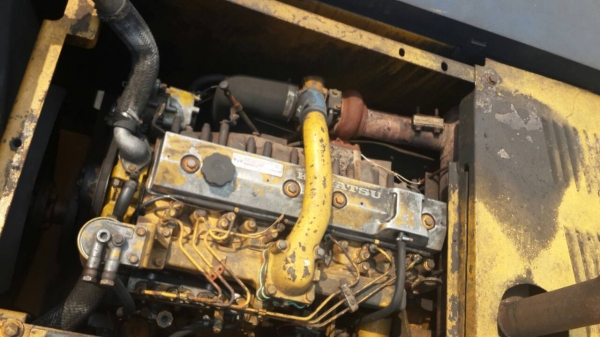 ขออนุญาติขาย  PC200-5  LC  บูมยาวคอลโทลสั้น พร้อมใช้งาน  เอกสารใบซื้อขายไฟฟ้า ครบ  ราคา  1000000  สนใจติดต่อช่างดำ  0853224877-0988930465