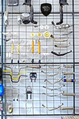 อะไหล่ แต่งรถเพียบ มีโช็คหน้า-หลัง ล้อ เครื่อง ถังน้ำมัน เบาะ และอะไหล่อื่นๆที่แต่งรถทั้งหมด ลดราคา 20-30\%