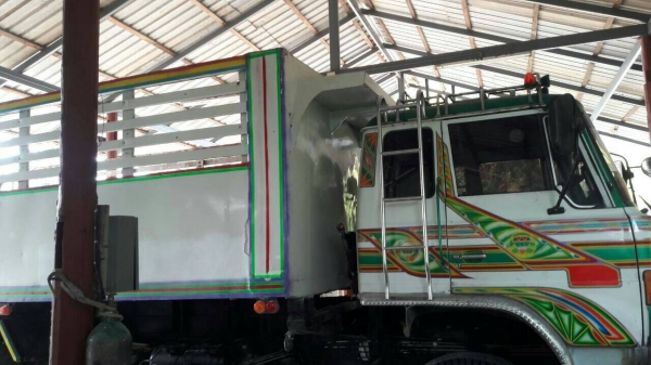 ขาย 725,000 Hino FM227 กระบะ 6 เมตร ดั้ม 2 เพลา สโลว์กลาง ปี 36 เครื่อง EM100-220 แรง หัวบาง ยางดี คัสชีสวย แอร์เย็น เล่มทะบียน 090-772-3710 090-772-3709 ขาย 725,000 Hino FM227 กระบะ 6 เมตร ดั้ม 2 เพลา สโลว์กลาง ปี 36 เครื่อง EM100-220 แรง หัวบาง ยางดี คัสชีสวย แอร์เย็น เล่มทะบียน 090-772-3710 090-772-3709