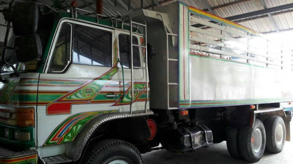 ขาย 725,000 Hino FM227 กระบะ 6 เมตร ดั้ม 2 เพลา สโลว์กลาง ปี 36 เครื่อง EM100-220 แรง หัวบาง ยางดี คัสชีสวย แอร์เย็น เล่มทะบียน 090-772-3710 090-772-3709 ขาย 725,000 Hino FM227 กระบะ 6 เมตร ดั้ม 2 เพลา สโลว์กลาง ปี 36 เครื่อง EM100-220 แรง หัวบาง ยางดี คัสชีสวย แอร์เย็น เล่มทะบียน 090-772-3710 090-772-3709