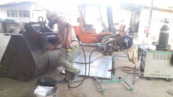 ขายและรับสั่งทำบุ้งกี้ รถแมคโค ทุกรุ่นทุกขนาดรถเล็ก รถใหญ่รับประกันความเเข็งแรง