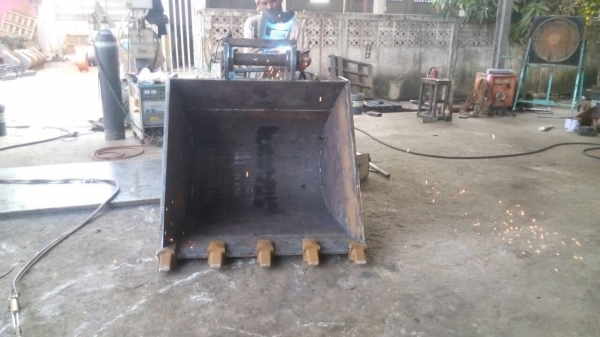 ขายและรับสั่งทำบุ้งกี้ รถแมคโค ทุกรุ่นทุกขนาดรถเล็ก รถใหญ่รับประกันความเเข็งแรง