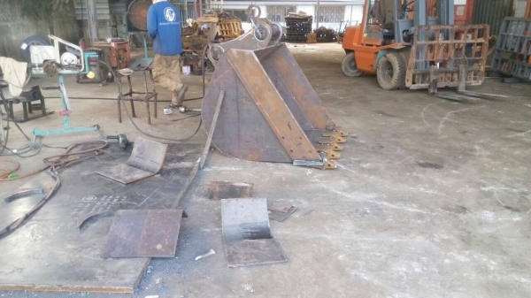 ขายและรับสั่งทำบุ้งกี้ รถแมคโค ทุกรุ่นทุกขนาดรถเล็ก รถใหญ่รับประกันความเเข็งแรง