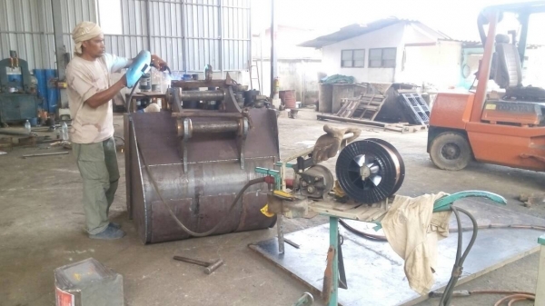 ขายและรับสั่งทำบุ้งกี้ รถแมคโค ทุกรุ่นทุกขนาดรถเล็ก รถใหญ่รับประกันความเเข็งแรง