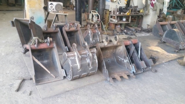 ขายและรับสั่งทำบุ้งกี้ รถแมคโค ทุกรุ่นทุกขนาดรถเล็ก รถใหญ่รับประกันความเเข็งแรง