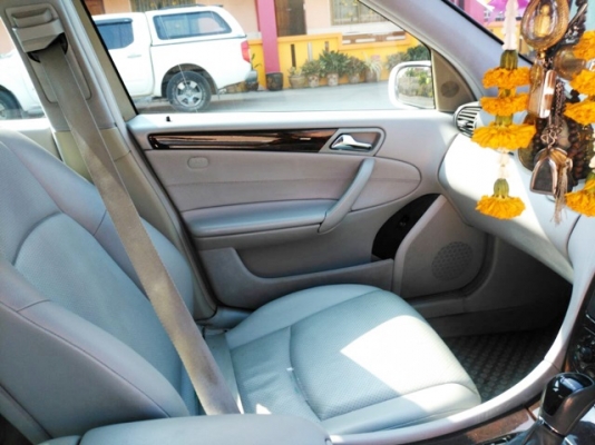 ขายรถเบนซ์ C180 -SEDAN เครื่อง 1800 CC รถบ้านมือเดียวเดิมๆๆเช็คศูนย์ตลอด รถออกมือ 1 ป้ายแดง