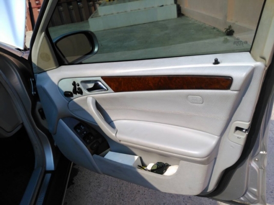 ขายรถเบนซ์ C180 -SEDAN เครื่อง 1800 CC รถบ้านมือเดียวเดิมๆๆเช็คศูนย์ตลอด รถออกมือ 1 ป้ายแดง