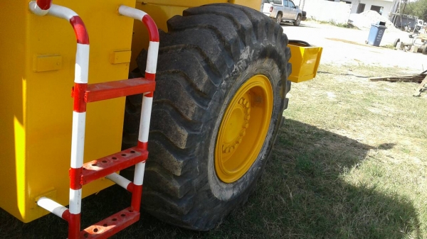 ขายด่วนรถตักเอวออ่นCTM850บิ่วใหม่ทั้งคันมีเล่มทะเบืยน