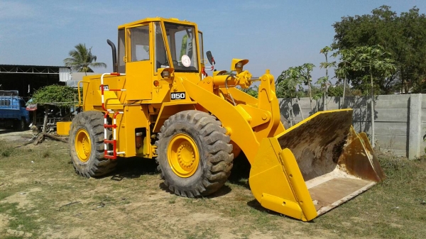 ขายด่วนรถตักเอวออ่นCTM850บิ่วใหม่ทั้งคันมีเล่มทะเบืยน