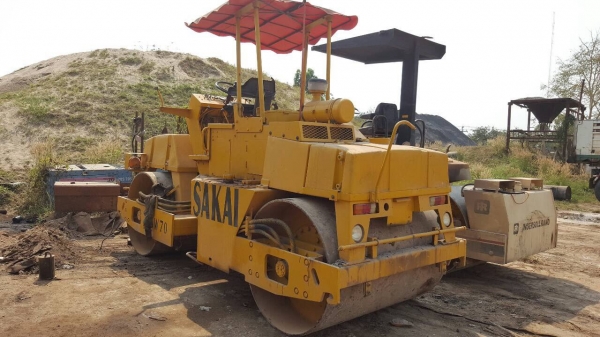 ขาย รถบดสั่นสะเทือนหน้าหลัง SAKAI SW70 รถใช้งานอยู่เป็นประจำ เอกสารเล่มทะเบียนครบ ขาย รถบดสั่นสะเทือนหน้าหลัง SAKAI SW70 รถใช้งานอยู่เป็นประจำ เอกสารเล่มทะเบียนครบ