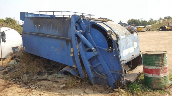 ขาย ชุดดั้มขยะมูลฝอย พร้อมคัสซีเทียม แต่ไม่มีกระบอกยกดั้มครับ