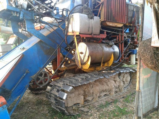 ขายรถเกี่ยวข้าว เครื่องอีซูซุ205แรง อุ้ม 2.2ตัน สภาพพร้มลงงานได้ปั๊มไดกิ้น22แฝด พร้อมใช้งาน