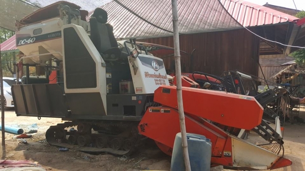 ขายรถเกี่ยวข้าว DC60 พลัสปี54 ทำงาน1,9&times;&times;ชม. แชชซีสวยเครื่องเดิม เอกสารเล่มทะเบียน