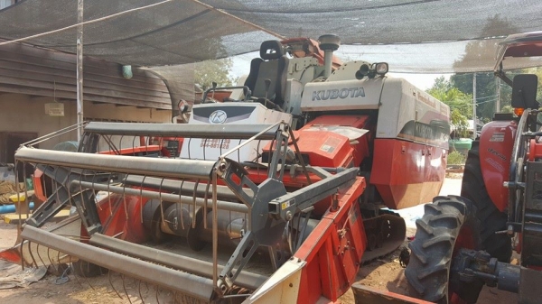 ขายรถเกี่ยวข้าว DC60 พลัสปี54 ทำงาน1,9&times;&times;ชม. แชชซีสวยเครื่องเดิม เอกสารเล่มทะเบียน