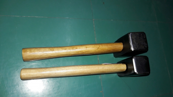 ขายค้อนปอนเก่าเก็บทาปาเรียขนาด 1250 1000 กรัม ขายค้อนปอนเก่าเก็บทาปาเรียขนาด 1250 1000 กรัม