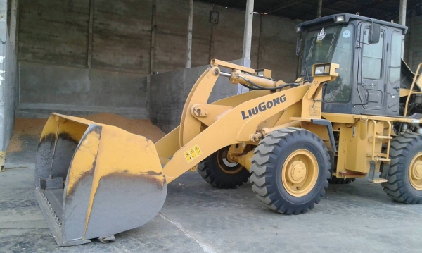 ขายรถตักล้อยาง สภาพดี