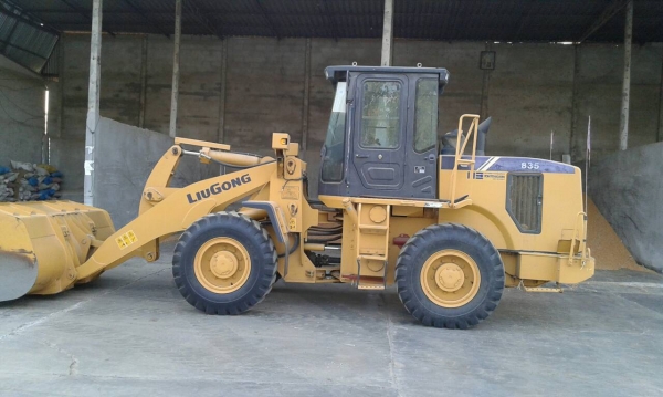 ขายรถตักล้อยาง สภาพดี