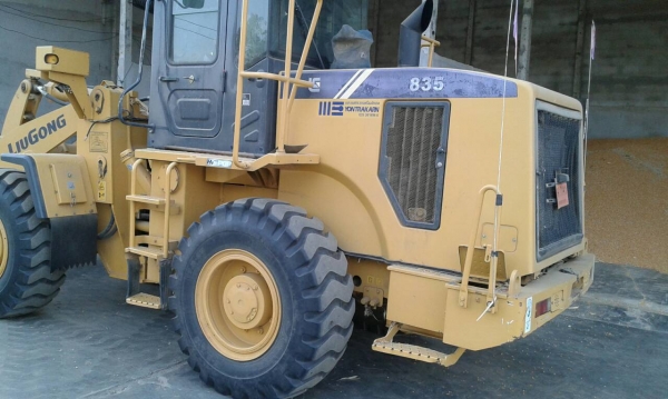 ขายรถตักล้อยาง สภาพดี