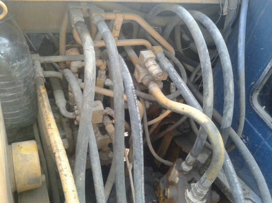 ขายรถแบคโฮ KOMATSU PC120-5 เอกสารเล่มทะเบียน ระบบไฟเต็ม ราคา 740000