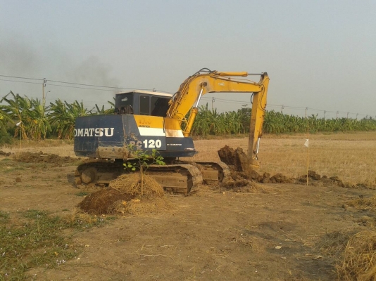 ขายรถแบคโฮ KOMATSU PC120-5 เอกสารเล่มทะเบียน ระบบไฟเต็ม ราคา 740000
