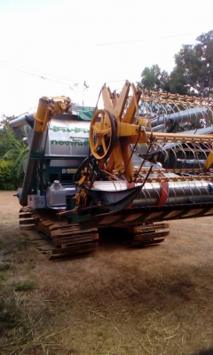 ขายรถเกี่ยวใช้งานปีเดียว 1350000 ขายก่อนนาปีครับรีบตัดสินใจด่วน จะหาคนขับแล้วครับ 0611342039