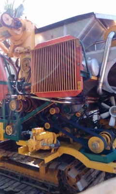 ขายรถเกี่ยวใช้งานปีเดียว 1350000 ขายก่อนนาปีครับรีบตัดสินใจด่วน จะหาคนขับแล้วครับ 0611342039