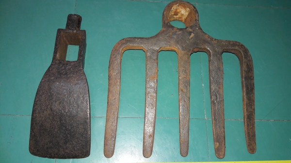 ขายเครื่องมืองานโบราณยุโรปจอบหงอนตราตาและคราดงานยุโรปเก่าๆ ขายเครื่องมืองานโบราณยุโรปจอบหงอนตราตาและคราดงานยุโรปเก่าๆ