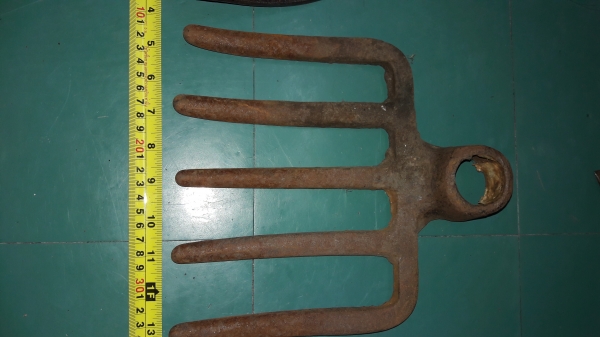 ขายเครื่องมืองานโบราณยุโรปจอบหงอนตราตาและคราดงานยุโรปเก่าๆ ขายเครื่องมืองานโบราณยุโรปจอบหงอนตราตาและคราดงานยุโรปเก่าๆ