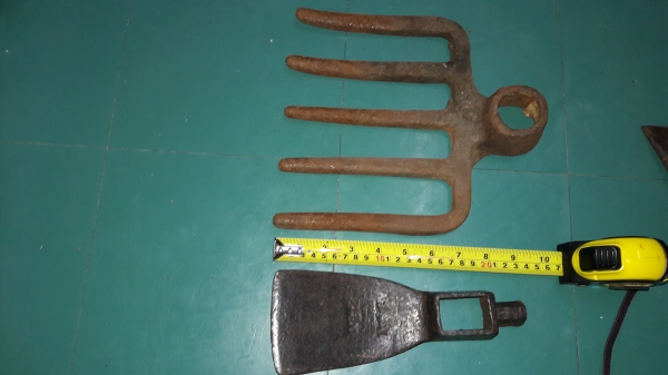 ขายเครื่องมืองานโบราณยุโรปจอบหงอนตราตาและคราดงานยุโรปเก่าๆ ขายเครื่องมืองานโบราณยุโรปจอบหงอนตราตาและคราดงานยุโรปเก่าๆ