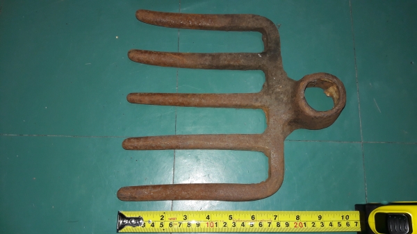 ขายเครื่องมืองานโบราณยุโรปจอบหงอนตราตาและคราดงานยุโรปเก่าๆ ขายเครื่องมืองานโบราณยุโรปจอบหงอนตราตาและคราดงานยุโรปเก่าๆ