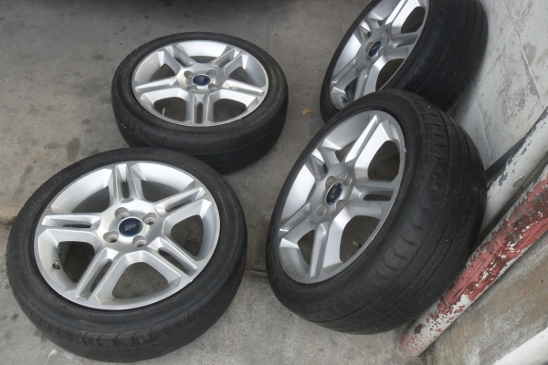 ล้อแม็ก16นิ้ว4รู100 ฟอด พร้อมยาง สวยๆ 4 ล้อ ราคา 5900 บาท ล้อแม็ก16นิ้ว4รู100 ฟอด พร้อมยาง สวยๆ 4 ล้อ ราคา 5900 บาท