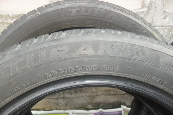 ยาง BRIDGESTONE 205/55R17ปี12 สวยๆ 4 เส้น ราคา 2800 บาท