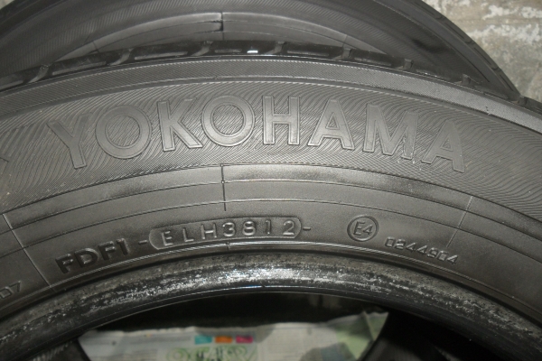 ยาง YOKOHAMA 215/60R16ปี12 สวยๆ 4 เส้น ราคา 2500 บาท