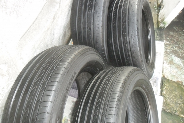 ยาง YOKOHAMA 215/60R16ปี12 สวยๆ 4 เส้น ราคา 2500 บาท