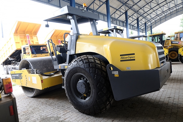 ขายรถบด 20 ตันใหม่ Dynapac รุ่น CA610D