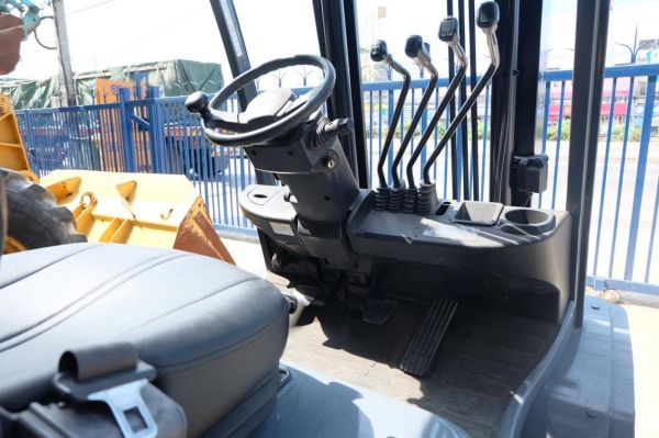 ***ขาย รถโฟล์คลิฟท์ TOYOTA 8FD35 จากญี่ปุ่น สนใจติดต่อ 081-1463244 (เจ๊สุ)***