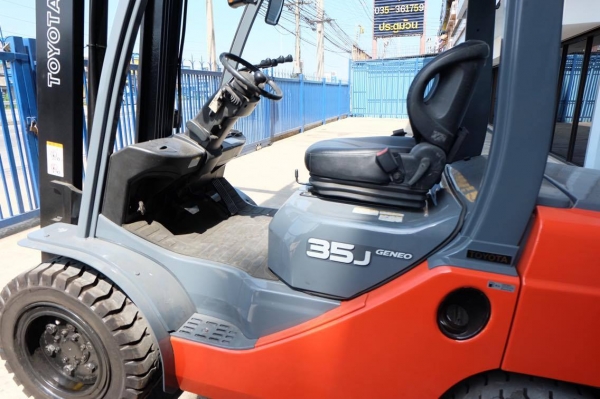 ***ขาย รถโฟล์คลิฟท์ TOYOTA 8FD35 จากญี่ปุ่น สนใจติดต่อ 081-1463244 (เจ๊สุ)***