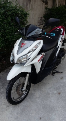 ขาย click i 125 combi break เครื่องเดิมๆ เดินนิ่ง ระบบเบรคหน้า หลัง พร้อมกัน ใช้งานได้ปกติ ระบบไฟหน้า ไฟท้าย ไฟเลี้ยว ไฟเบรค ไฟหน้าปัด ไมล์วิ่งปกติไม่มีกอไมล์ ยางหน้า-หลัง ใหม่กริบสีที่ยางยังไม่จางดอกเต็ม ล้อซี่ลวด ชุดสีไม่มีแตก สภาพพร้อมใช้งาน มาดูรถก่อน